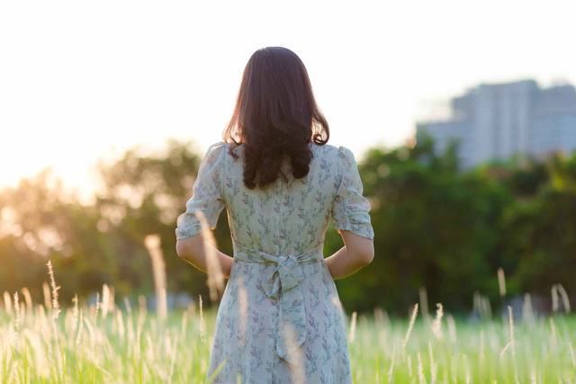 男人主动拥抱一个女人代表什么