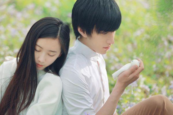 男人抚摸女人头发代表什么心情