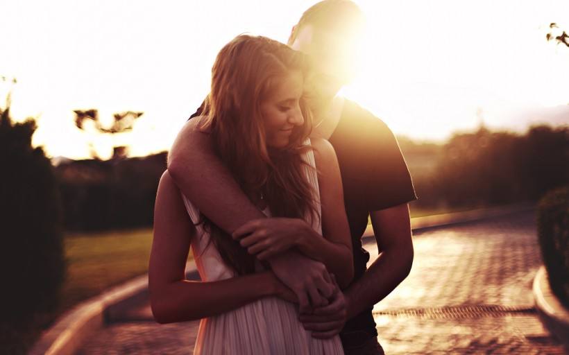 为啥男生第一次抱女生很害羞呢，男生抱喜欢的人会害羞吗