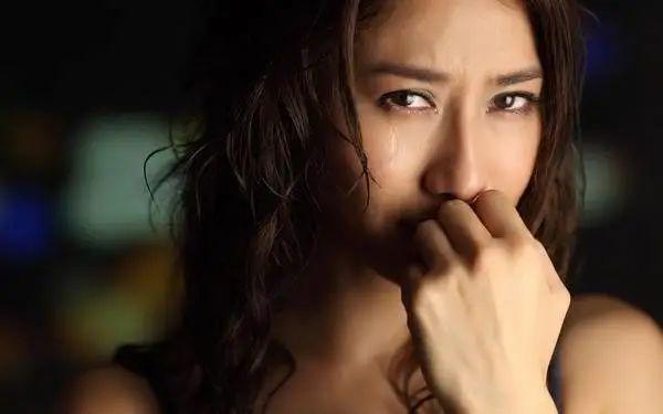 为什么女人一哭男人就心疼的不行