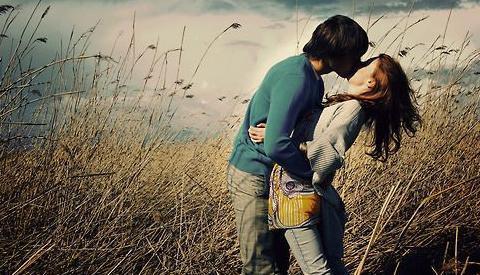 男人不停的吻女人什么原因