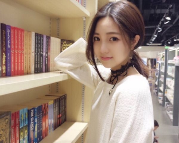 男人为啥忍不住摸女人后脑勺