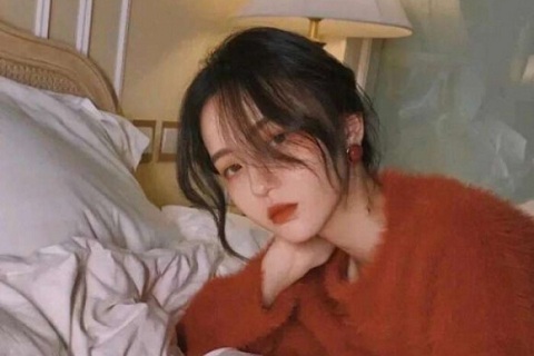 男女对视5秒以上心理学，男女对视愣住了代表什么