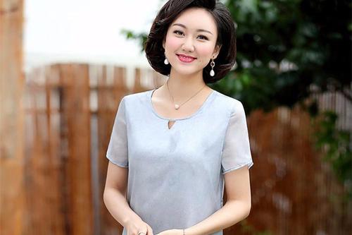 第一次和六十岁女人见面聊什么