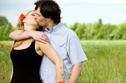 男人为什么喜欢从背后抱女人