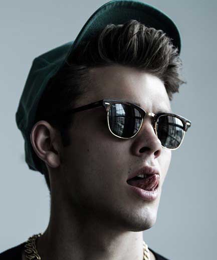 男生为什么爱舔自己的嘴唇