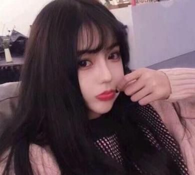 女孩主动让你摸她的头