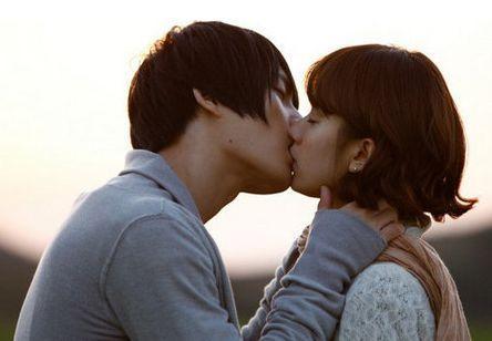 一般夫妻多久接吻一次