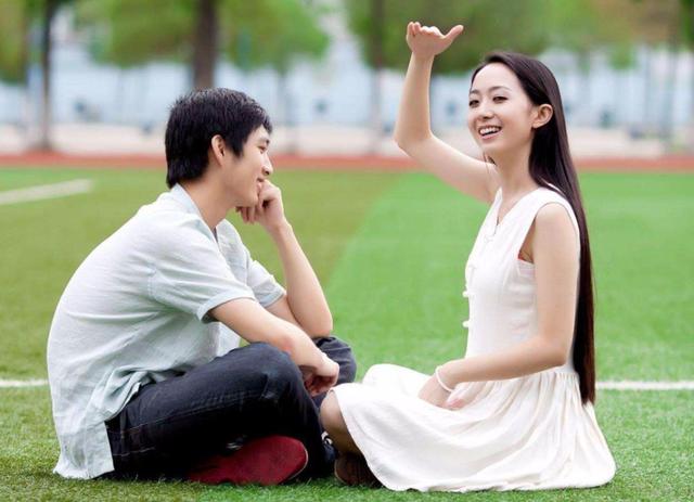 男人很喜欢情人的表现