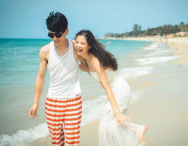 男人很喜欢情人的表现