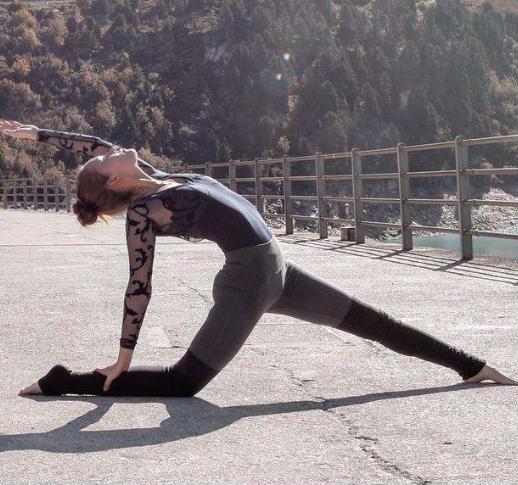 女人腰细屁股大是天生的吗,女生腰越练越粗的原因