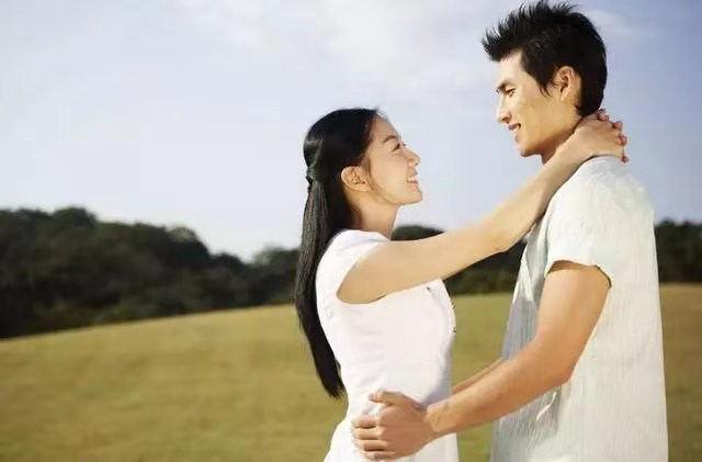 男人喜欢女人会想抱她吗