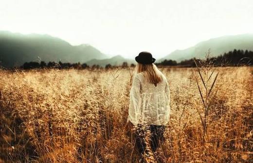 女生单身久了会渴望有男朋友吗，单身很久的女生渴望恋爱吗