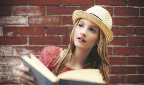 从来不化妆的女生性格,女人突然开始化妆说明什么