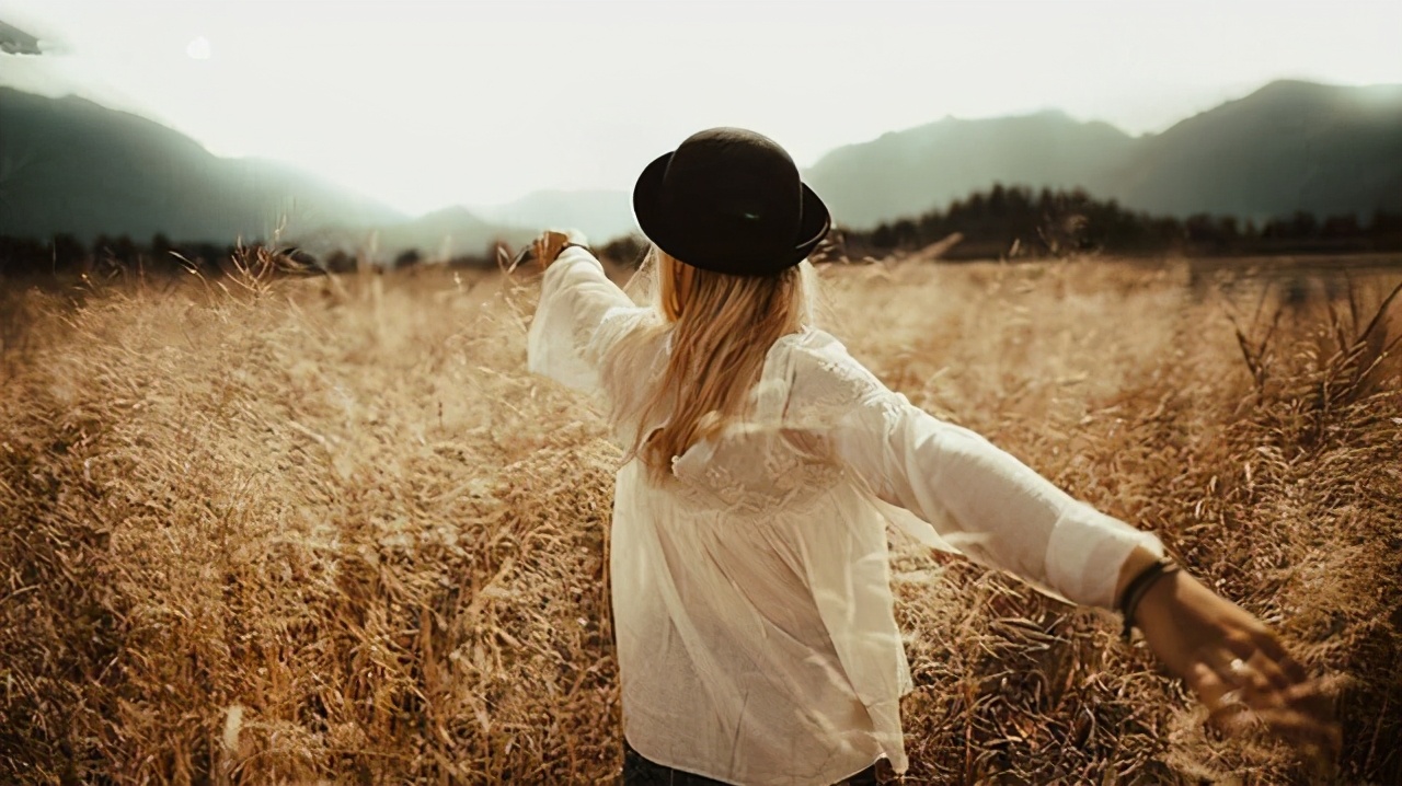 男朋友爱你的表现,男朋友不爱你的表现