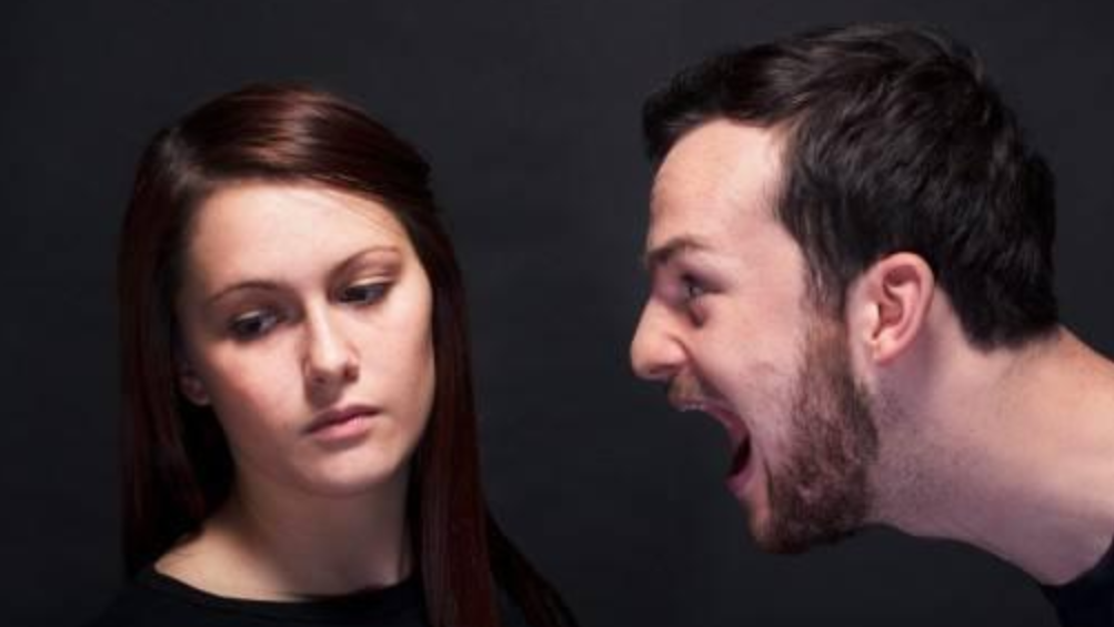 老公经常吼你说明什么,老公吼老婆意味着什么意思