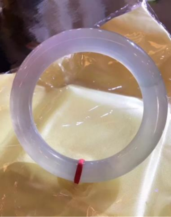 两三百的玉可以养人吗，人体分泌的油脂可以养玉吗