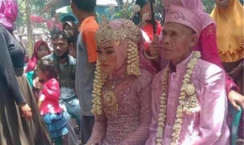 78岁老汉娶17岁妻子22天后离婚，年龄相差这么大合适吗