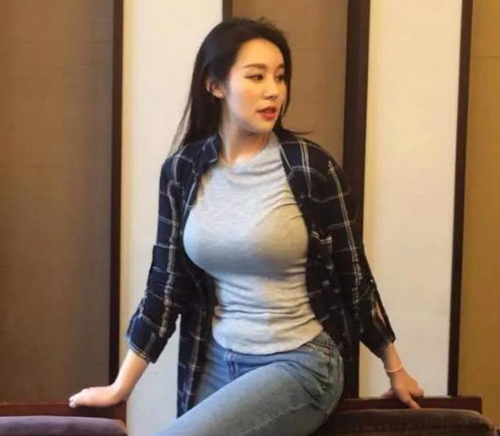 40多岁丰满型身材穿搭