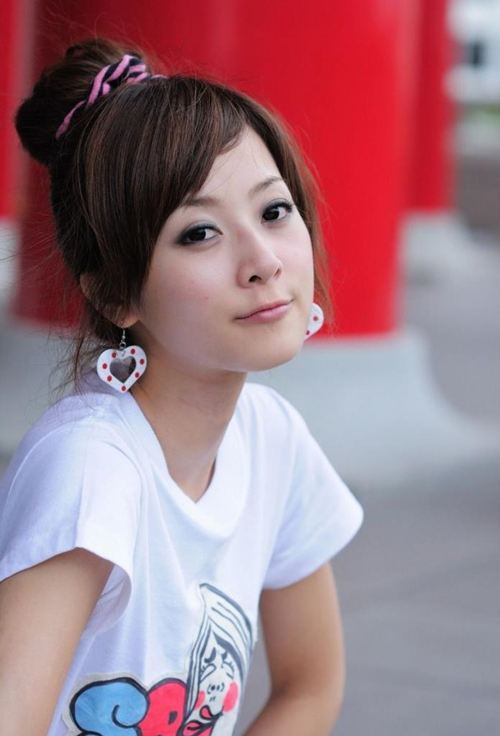 为什么女人喜欢抿嘴,男人见到女人抿嘴是什么心理