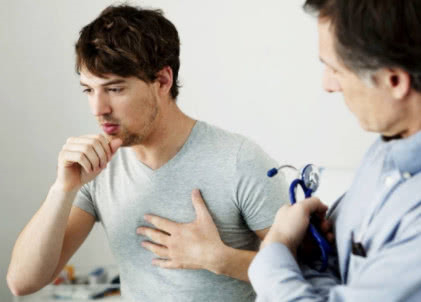 男人故意咳嗽暗示什么,男人故意假装咳嗽是什么心理