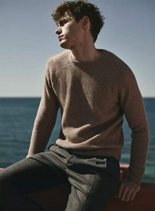 男生第一次见面就摸你头代表什么