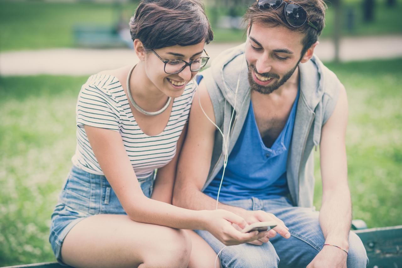 相亲男一般看上你了会啥反应,相亲男看上女方的表现