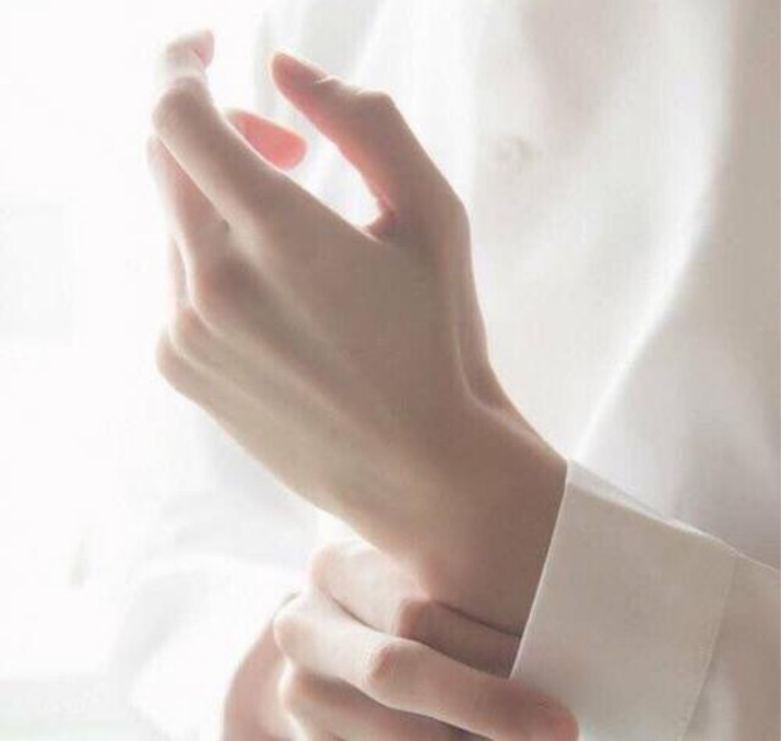 一不小心碰了男生手怎么办,带你解锁正确方式