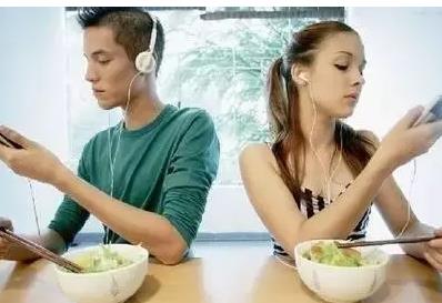 四十岁的女人内心渴望出轨吗,女人渴望和男人交往的表现