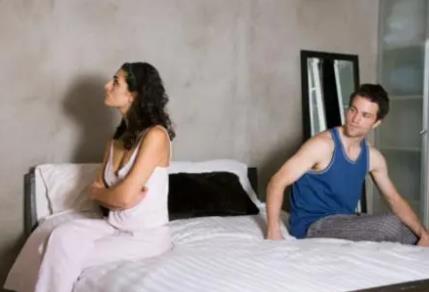 四十岁的女人内心渴望出轨吗,女人渴望和男人交往的表现