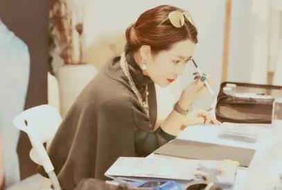 四十岁的女人内心渴望出轨吗,女人渴望和男人交往的表现