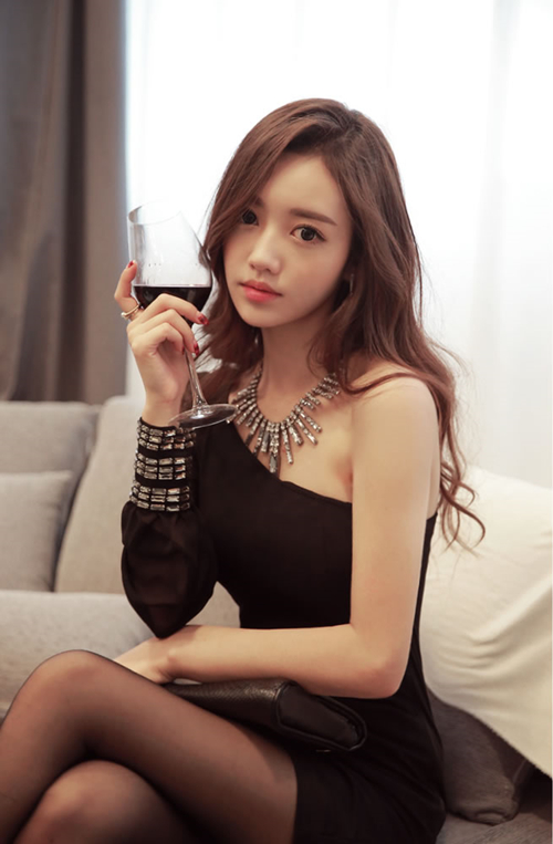 发现老婆出轨后洗澡还带着手机是为什么?