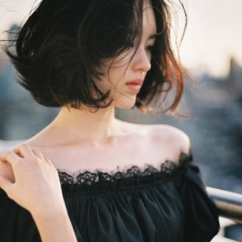 发现老婆出轨后洗澡还带着手机是为什么?