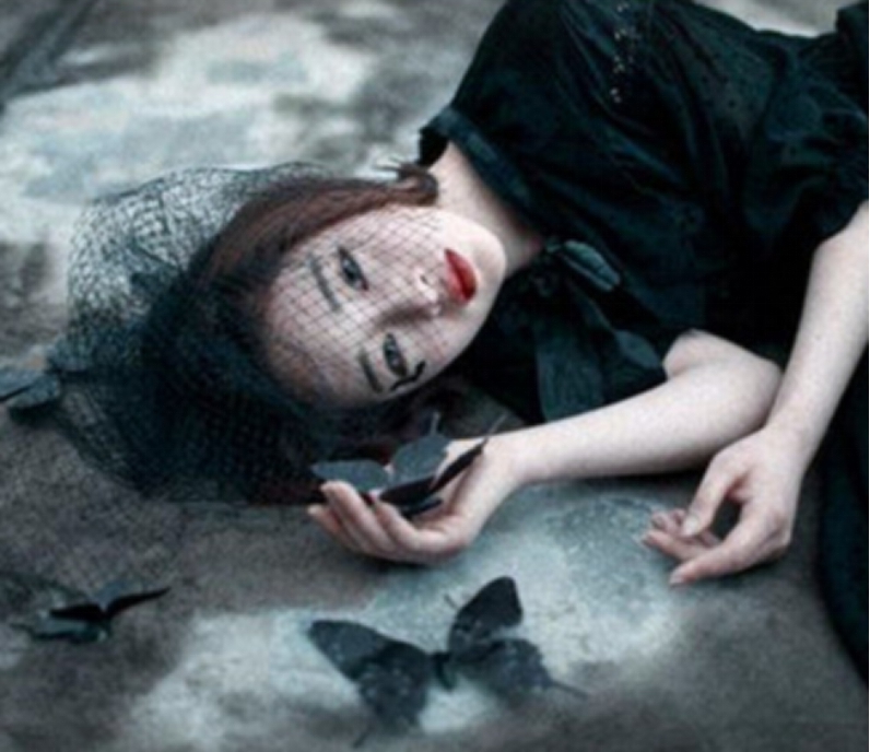 发现老婆出轨后洗澡还带着手机是为什么?