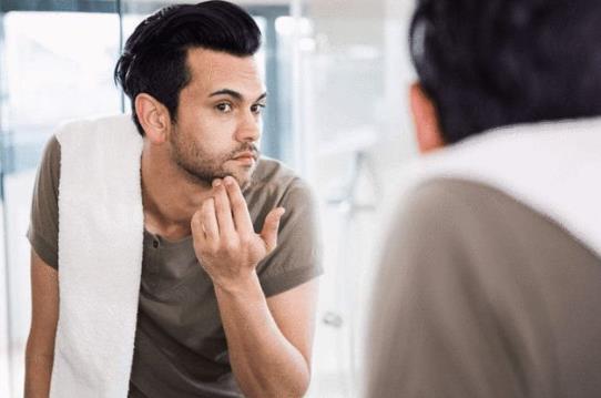 胸口有毛的男人能交往吗，肚子胸口有毛的男人代表什么