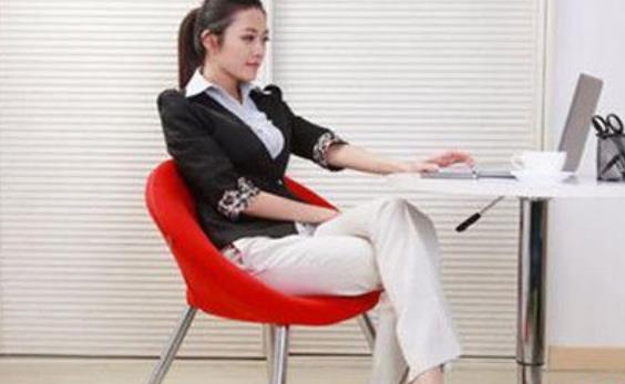 爱翘二郎腿的女人是什么性格，喜欢跷二郎腿的女人是什么原因