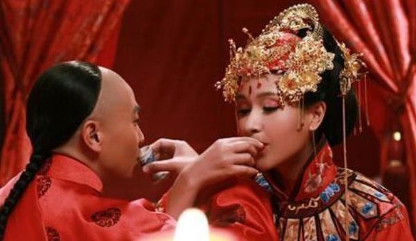 男女喝交杯酒代表什么，交杯酒为什么不能乱喝