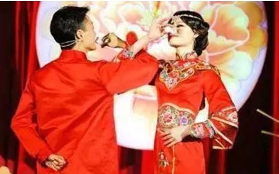 男女喝交杯酒代表什么，交杯酒为什么不能乱喝