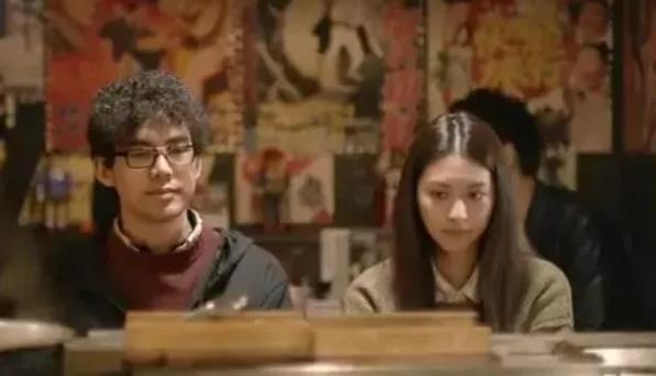 第一次和女朋友晚上约会怎么安排,男女关系肢体亲密的表现