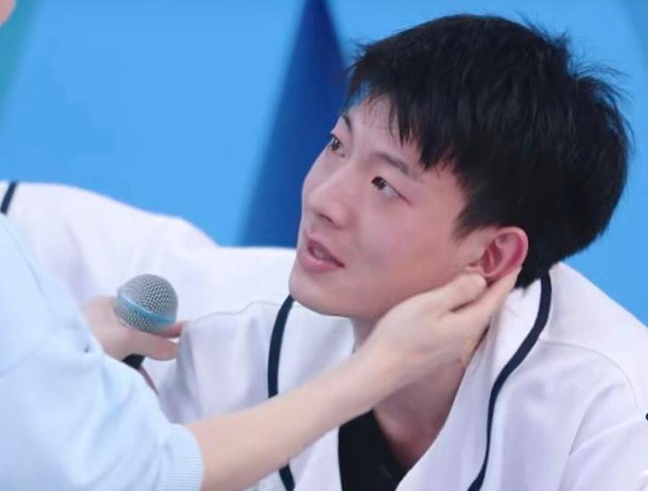 第一次和女朋友晚上约会怎么安排,男女关系肢体亲密的表现