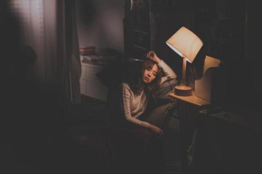 老公常年不在身边晚上老是偷偷哭,怎么排解悲伤情绪