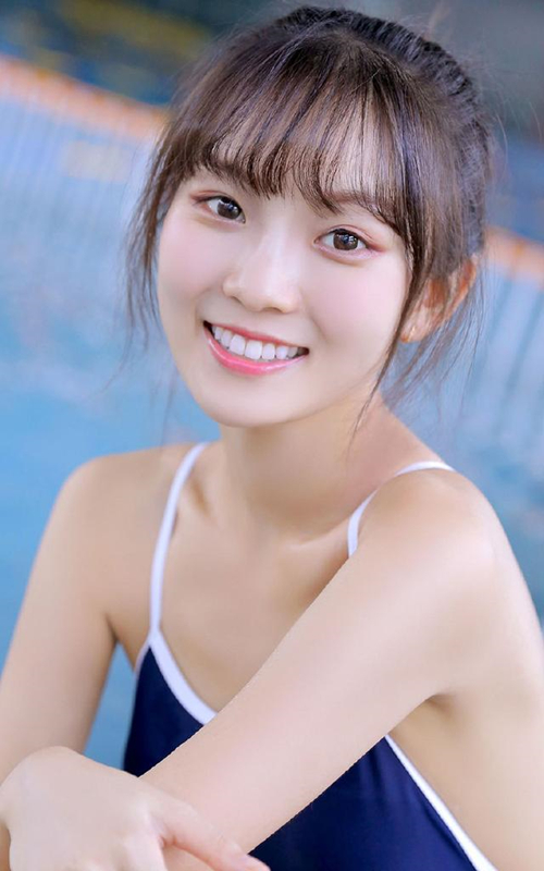 女人有意无意地触碰你是什么意思,女生故意碰触男生腿是什么意思