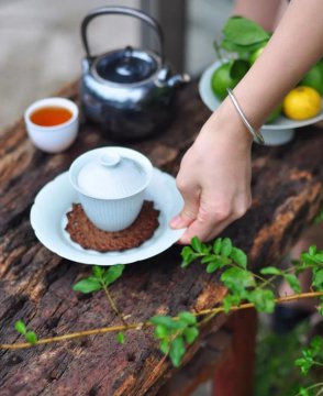 一人一茶静心图片，心静淡然若水图片