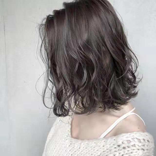 女人白发多留什么发型，白头发多怎么打扮不显老