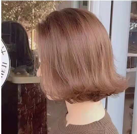 女人白发多留什么发型，白头发多怎么打扮不显老