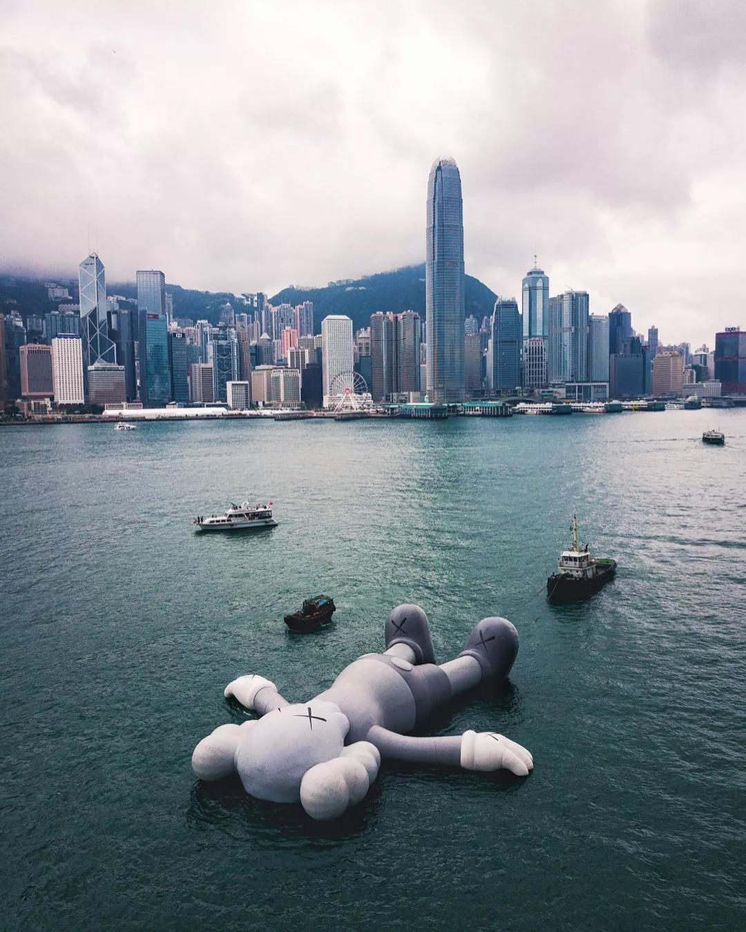 潮牌KAWS是什么意思,KAWS为什么这么火