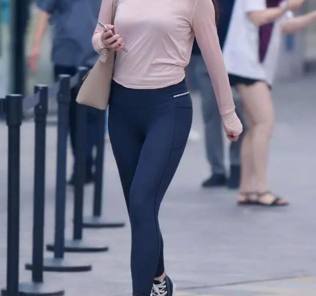 充满女人味的打底裤,提臀最好看的牛仔裤