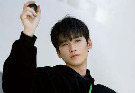 男生脸长留什么发型,男生脸比较长适合扎起来吗