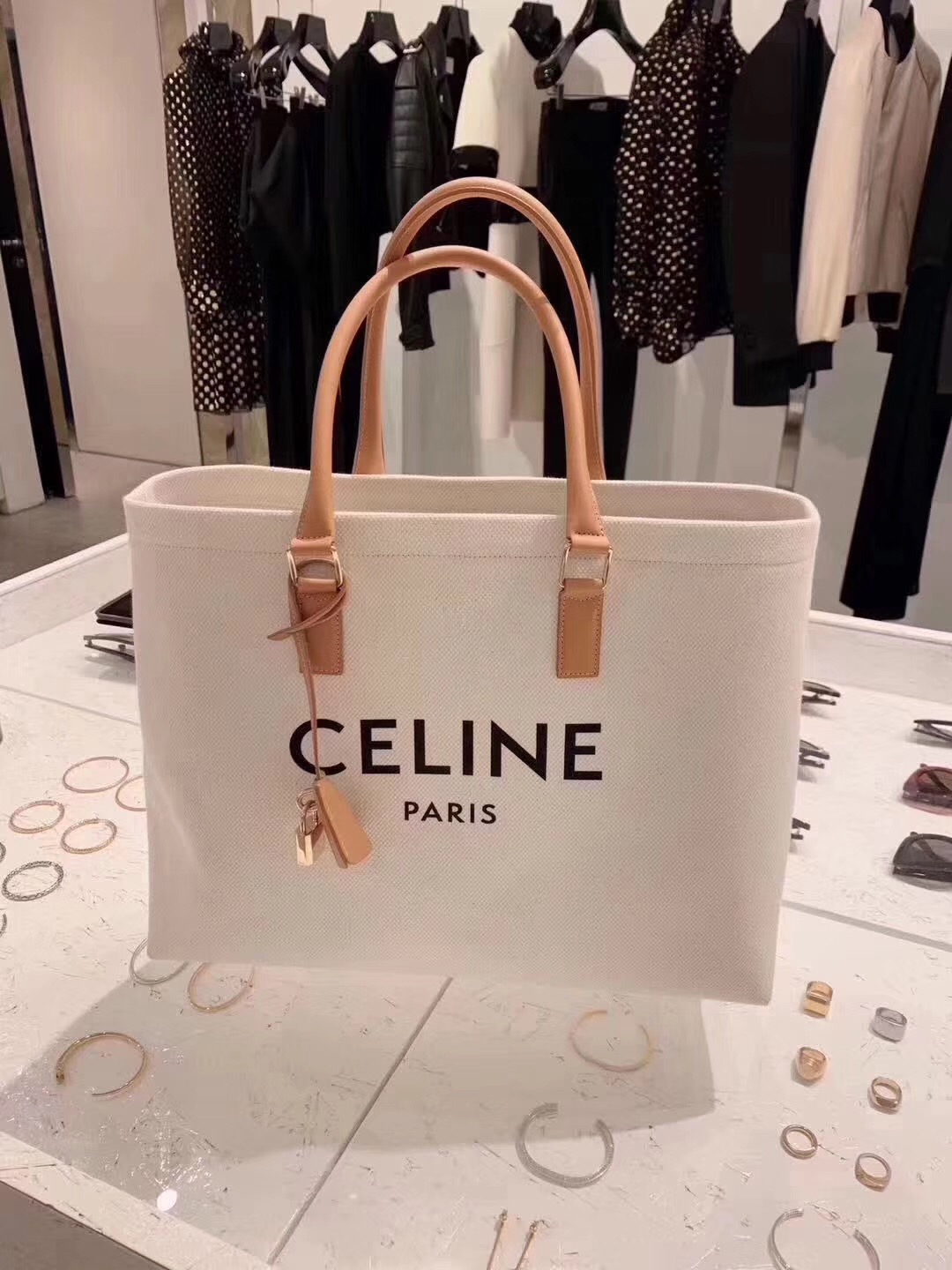 celine包包什么档次，celine属于几线品牌