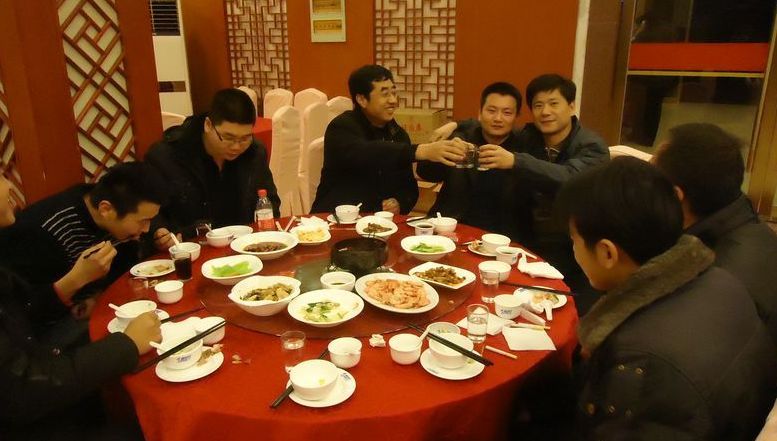为什么饭局不要随便去，女人不要参加无缘无故的饭局